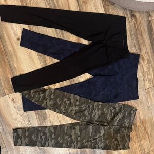 Woman’s Camouflage and Solid Leggings Set